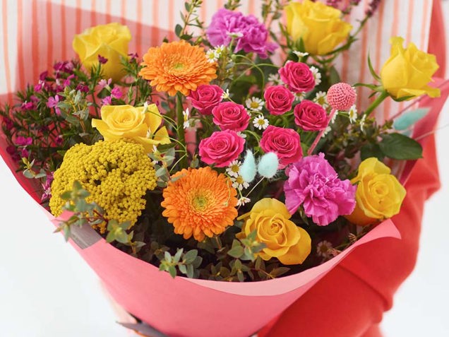 Summer Trending Bouquet with Yellow Roses image