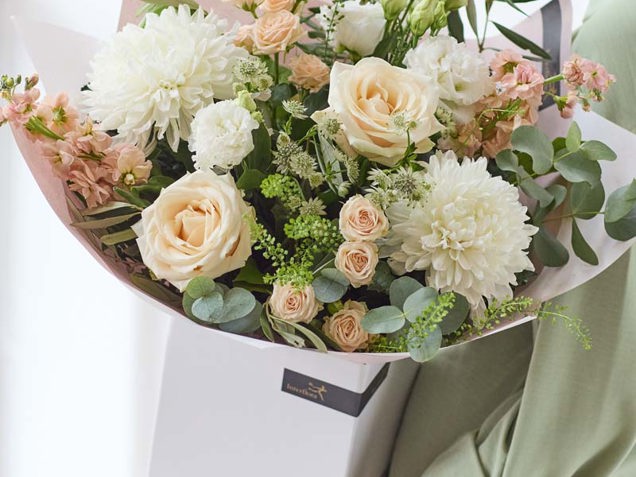 Deluxe Neutral Bouquet image