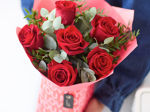  6 Red Rose Gift Box image