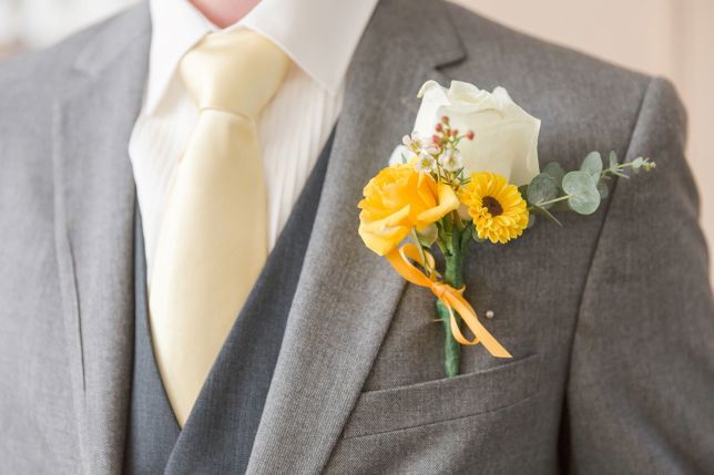 Yellow-white buttonhole