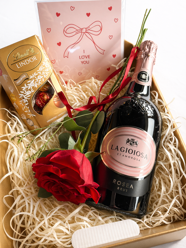 Single Red Rose Gift Set image