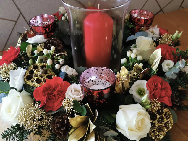 Christmas centrepiece red /white/gold